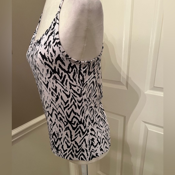 Black & White Tank Top - Picture 2 of 3